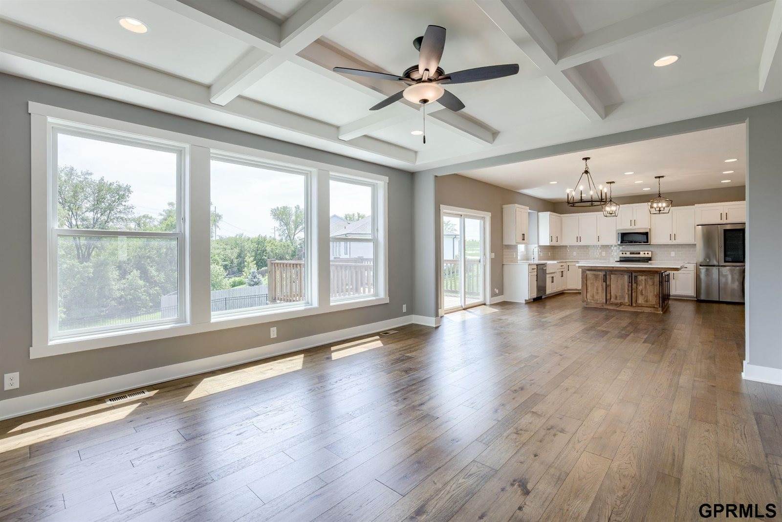 11313 Sunburst Drive, Papillion, NE 68046