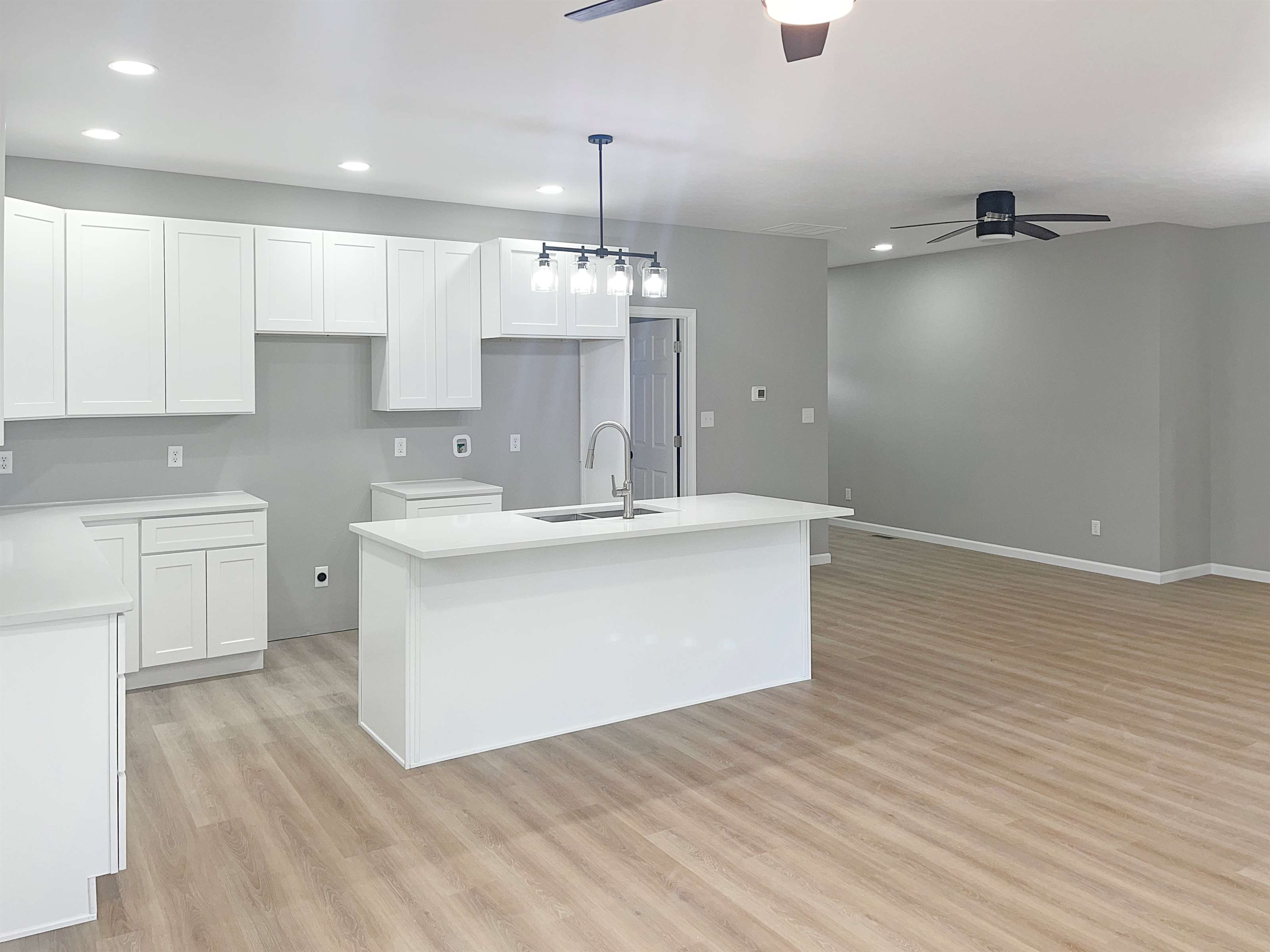 1162 W Ewing St, Clinton, IN 47842