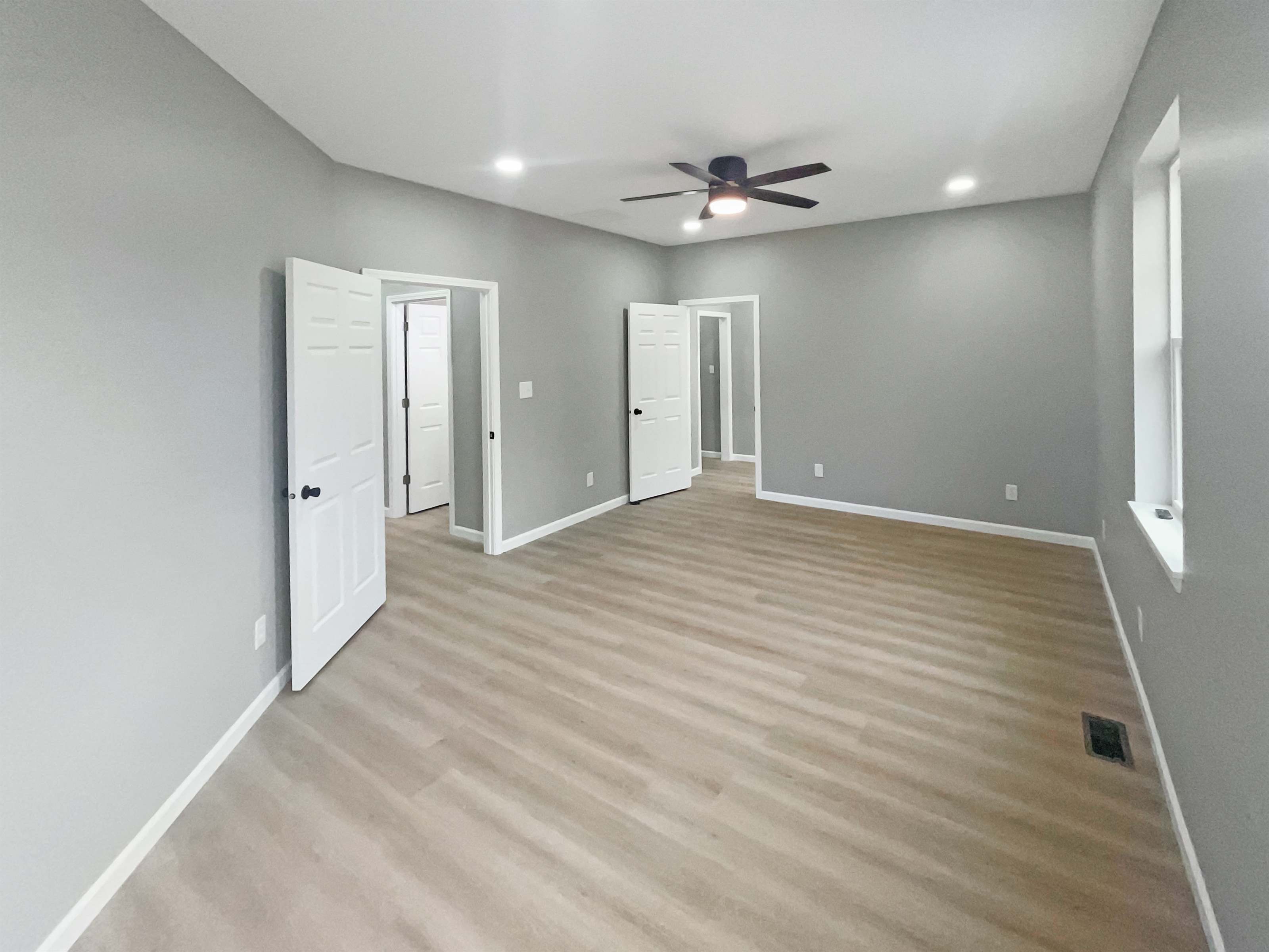 1162 W Ewing St, Clinton, IN 47842