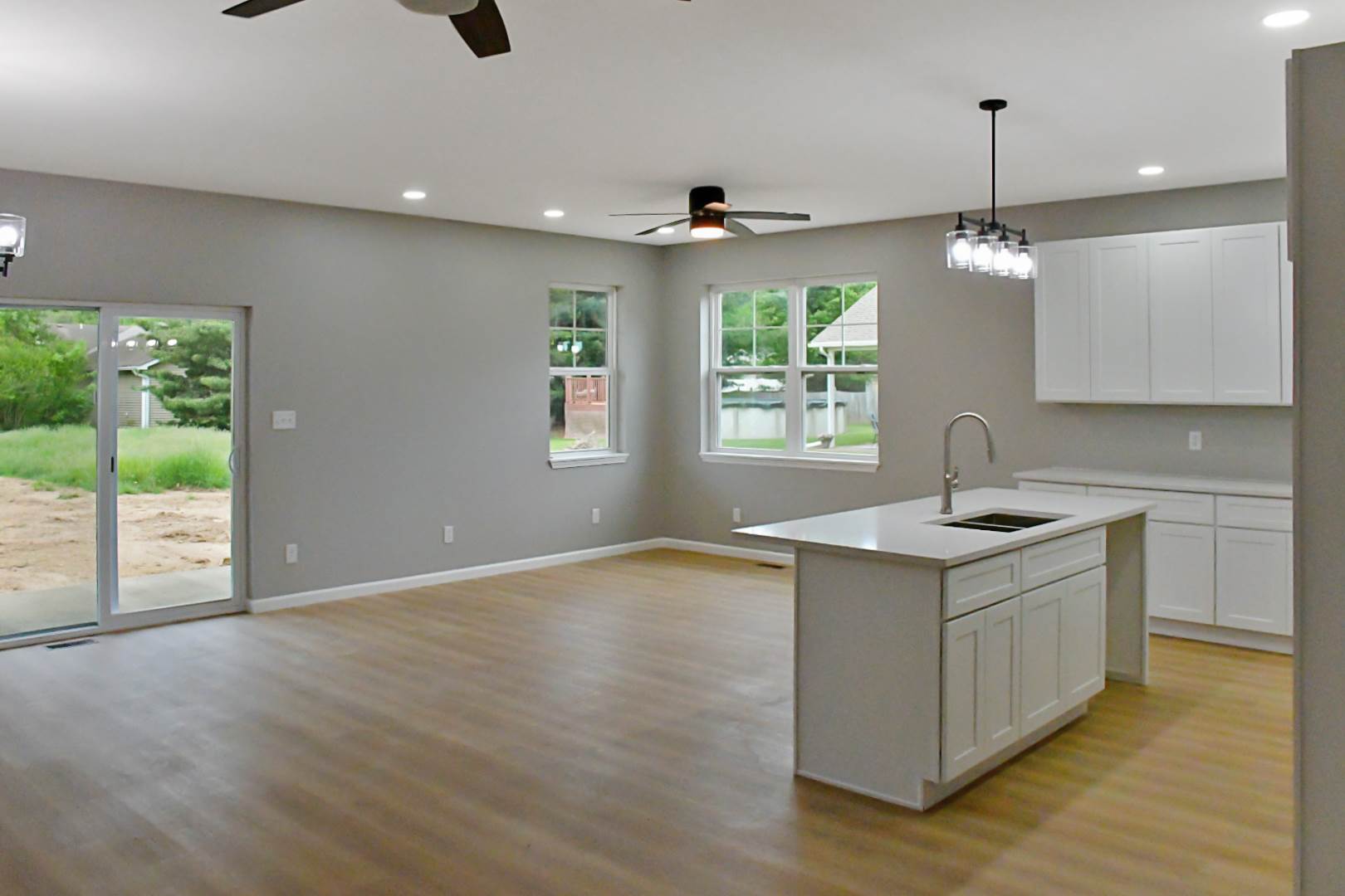 1162 W Ewing St, Clinton, IN 47842