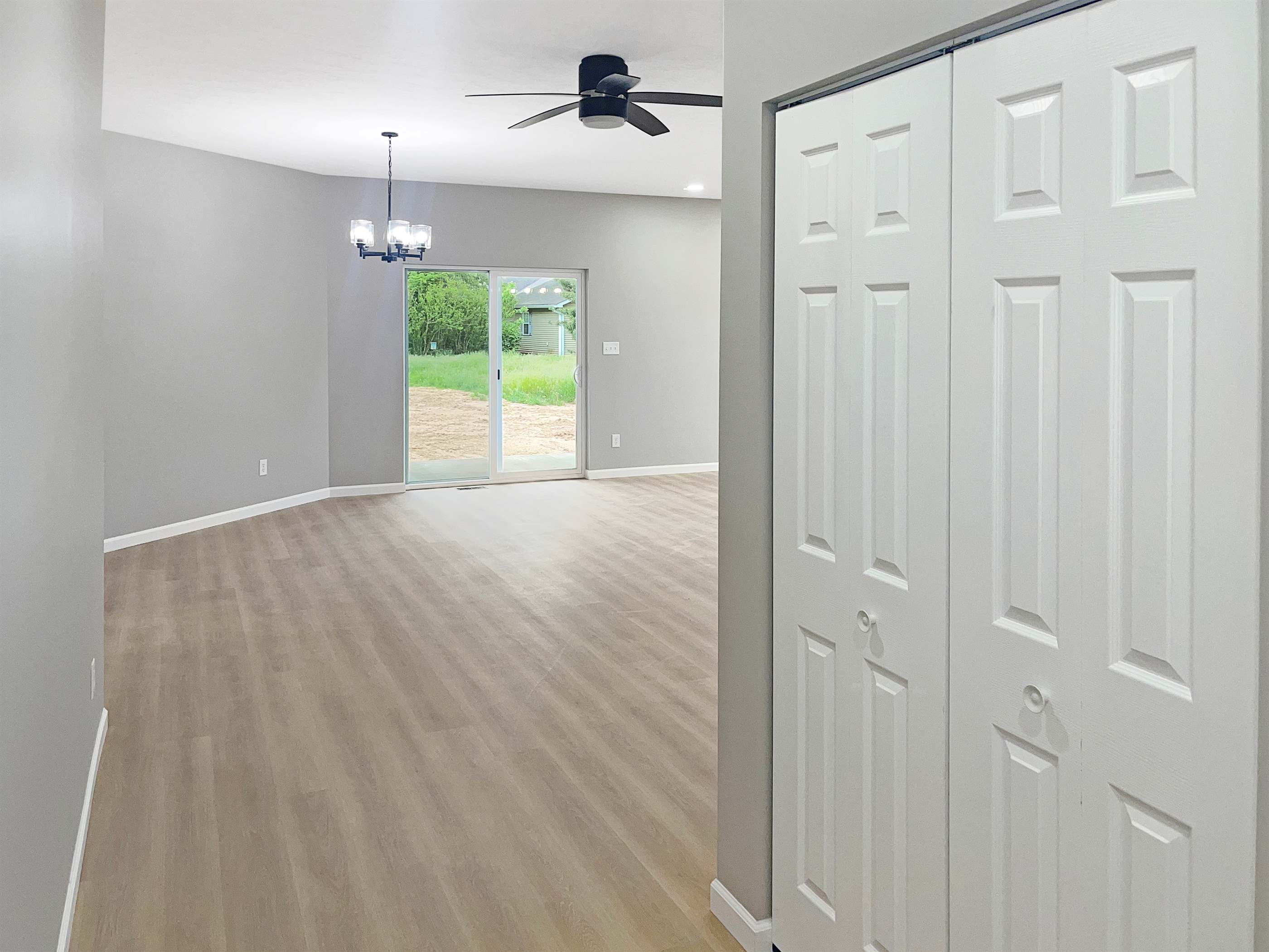 1162 W Ewing St, Clinton, IN 47842