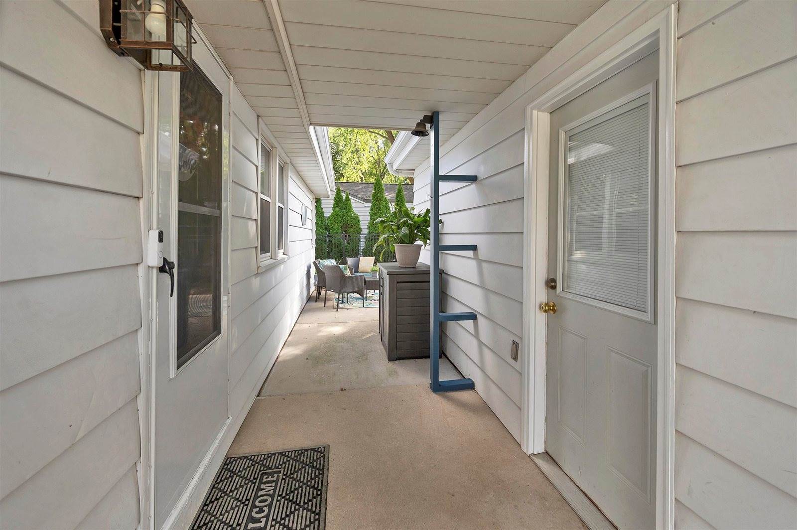 1202 Ridgeway Boulevard, De Pere, WI 54115