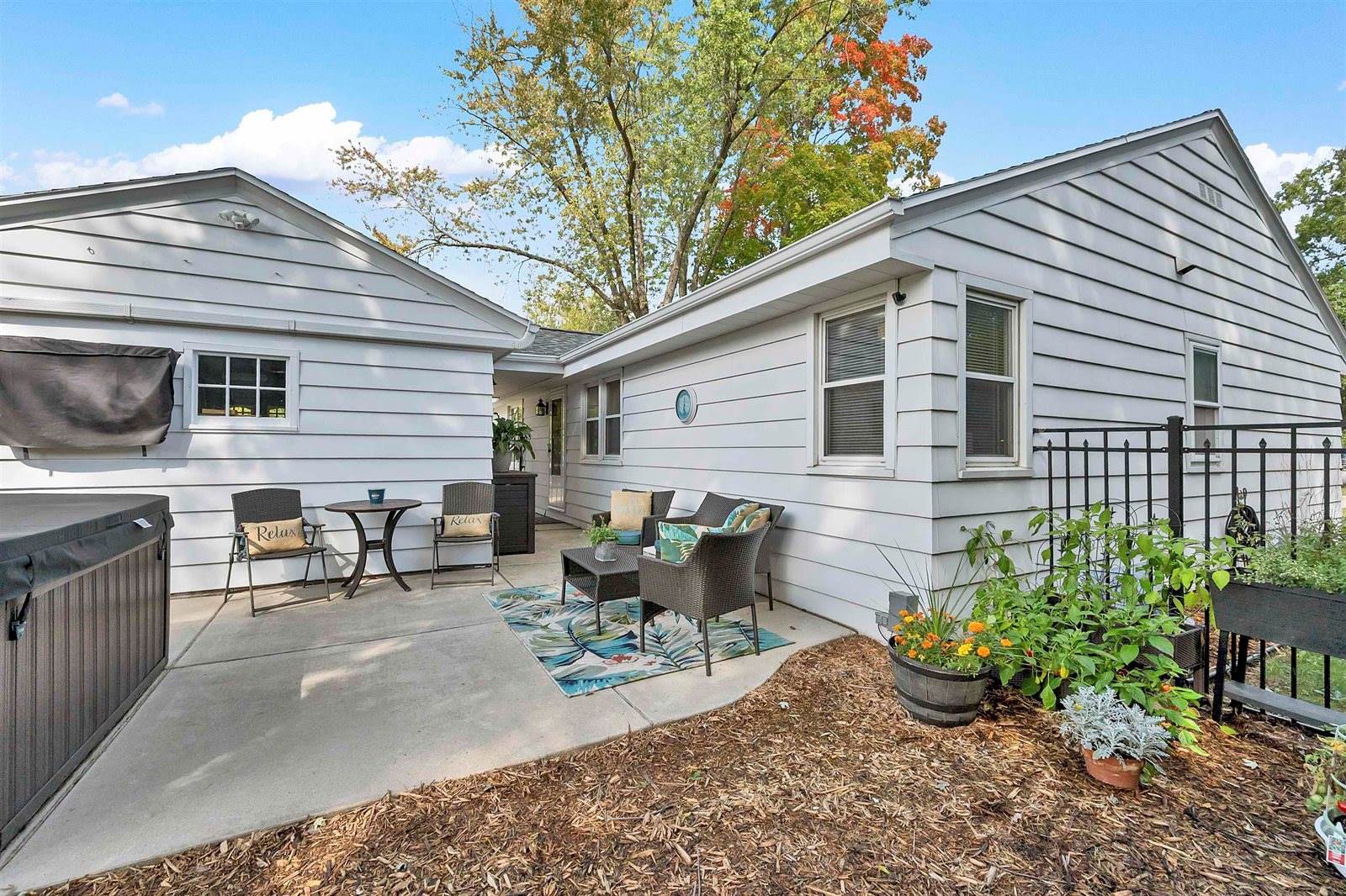 1202 Ridgeway Boulevard, De Pere, WI 54115