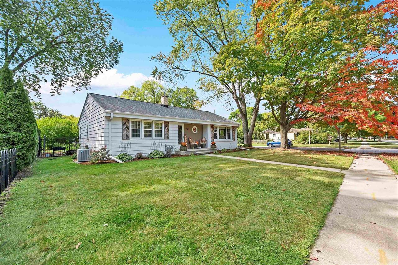 1202 Ridgeway Boulevard, De Pere, WI 54115