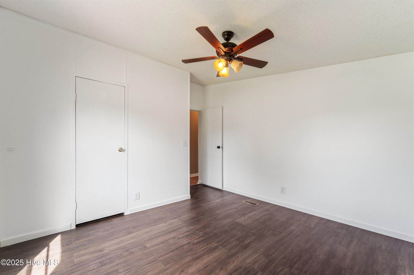 113 Old Hawkins Road, Hubert, NC 28539