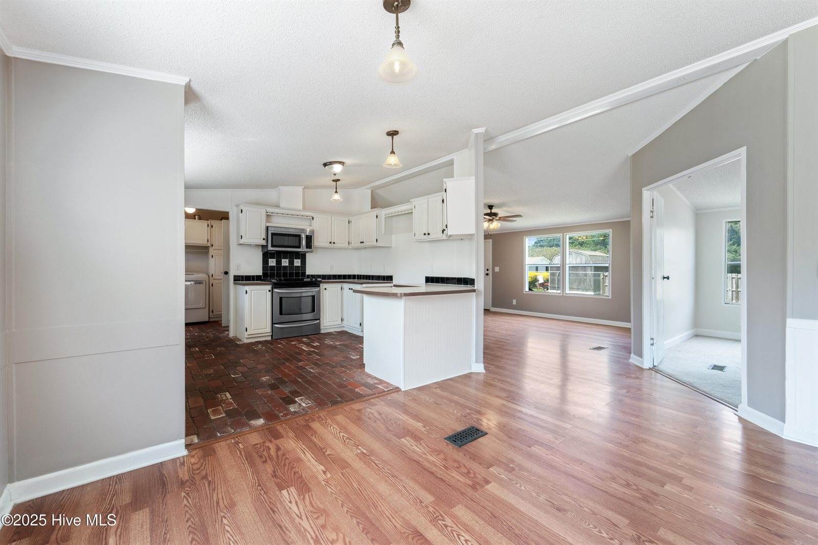 113 Old Hawkins Road, Hubert, NC 28539