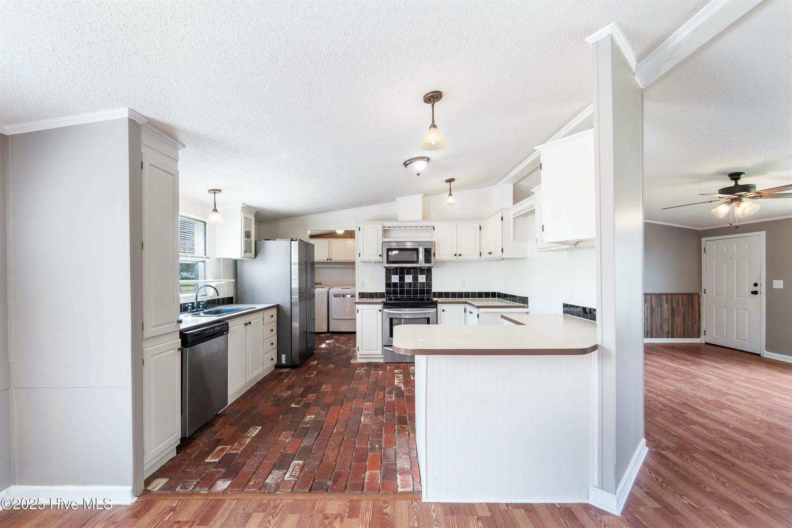 113 Old Hawkins Road, Hubert, NC 28539