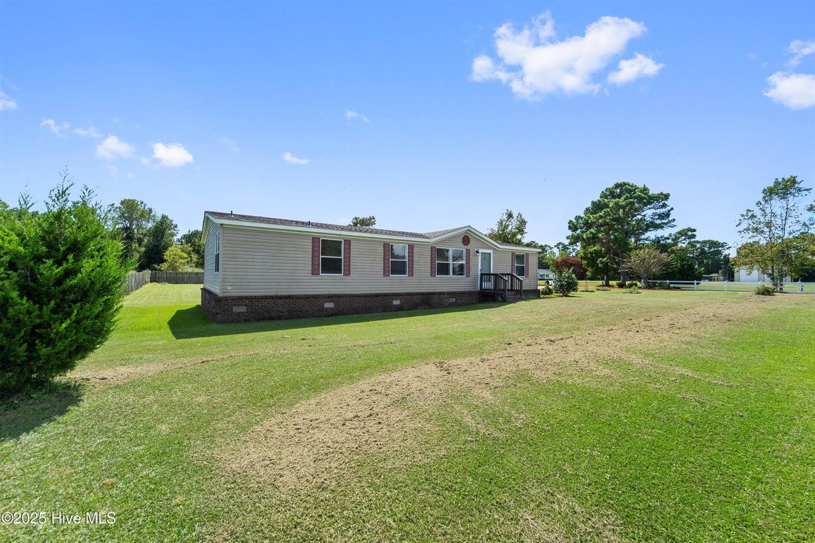 113 Old Hawkins Road, Hubert, NC 28539