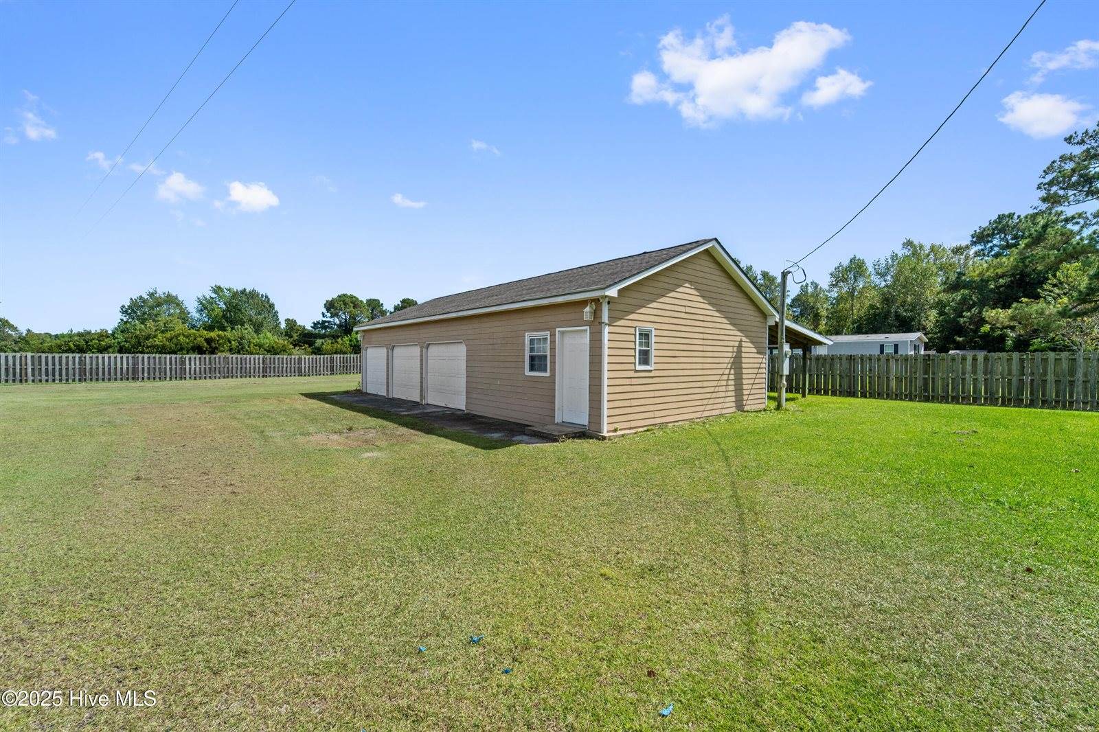 113 Old Hawkins Road, Hubert, NC 28539