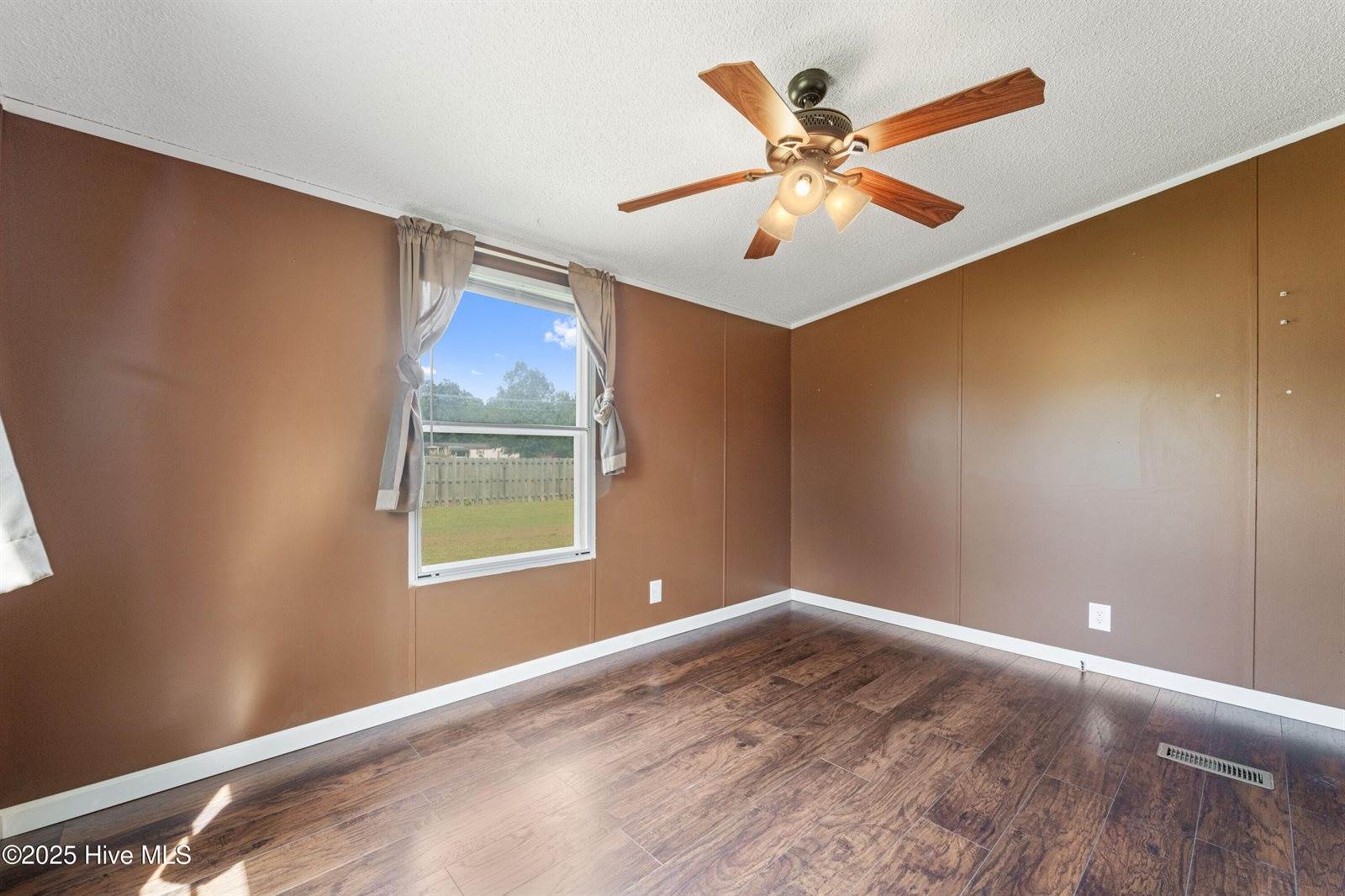 113 Old Hawkins Road, Hubert, NC 28539