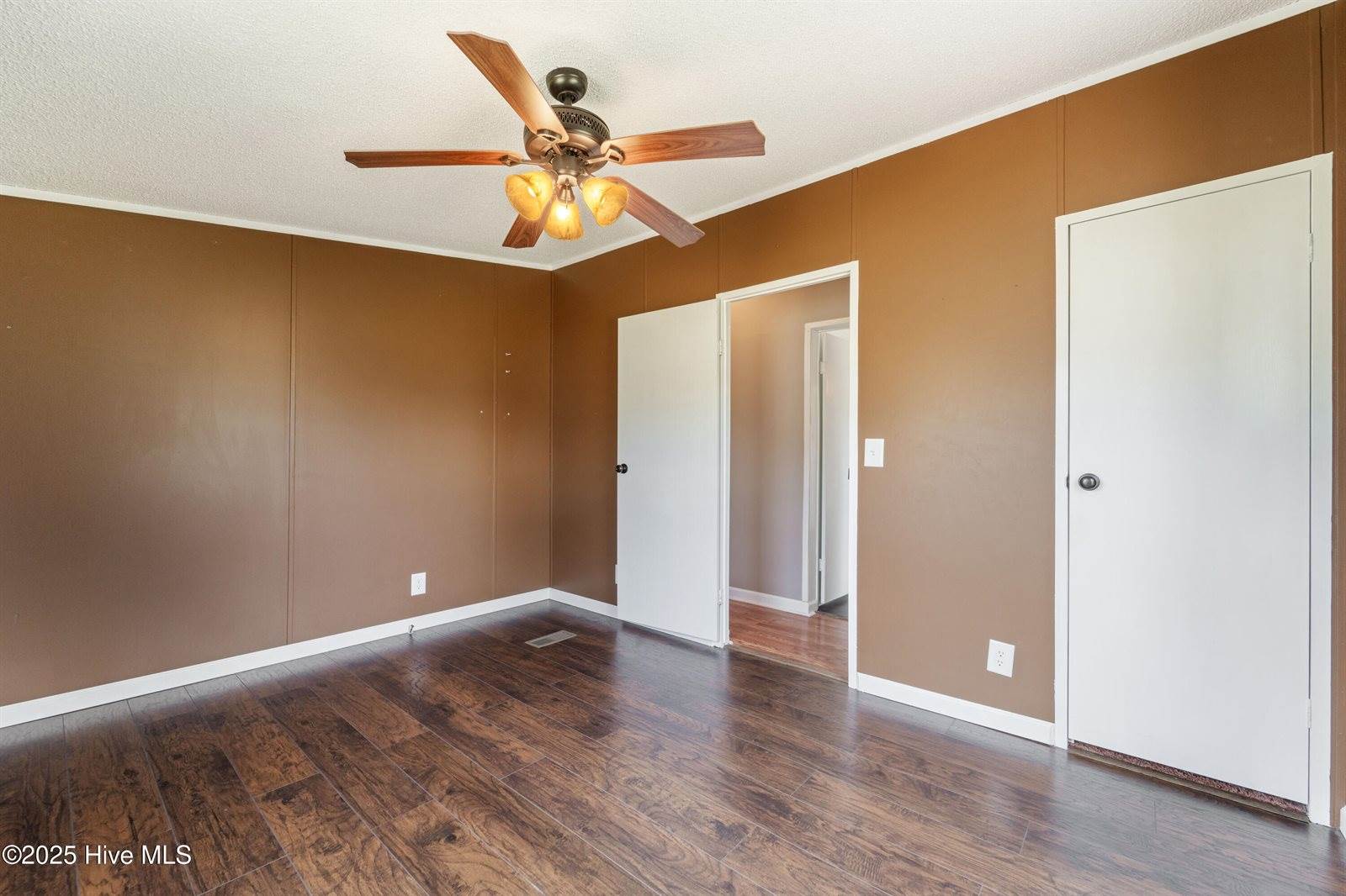 113 Old Hawkins Road, Hubert, NC 28539