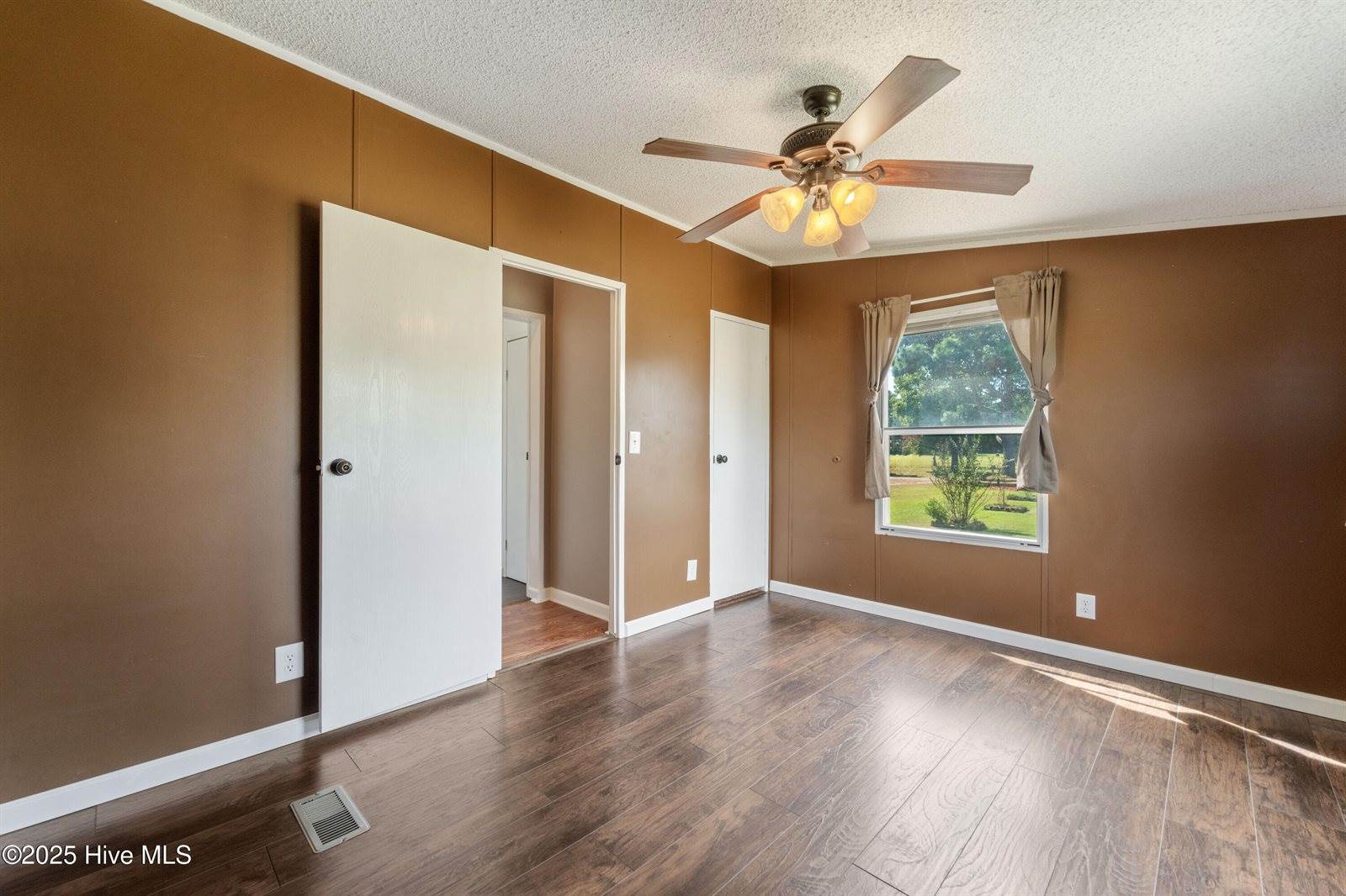 113 Old Hawkins Road, Hubert, NC 28539