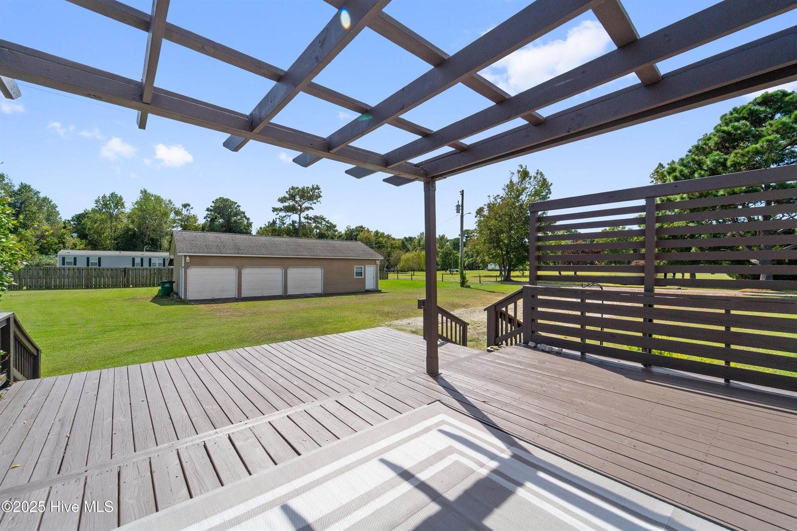 113 Old Hawkins Road, Hubert, NC 28539