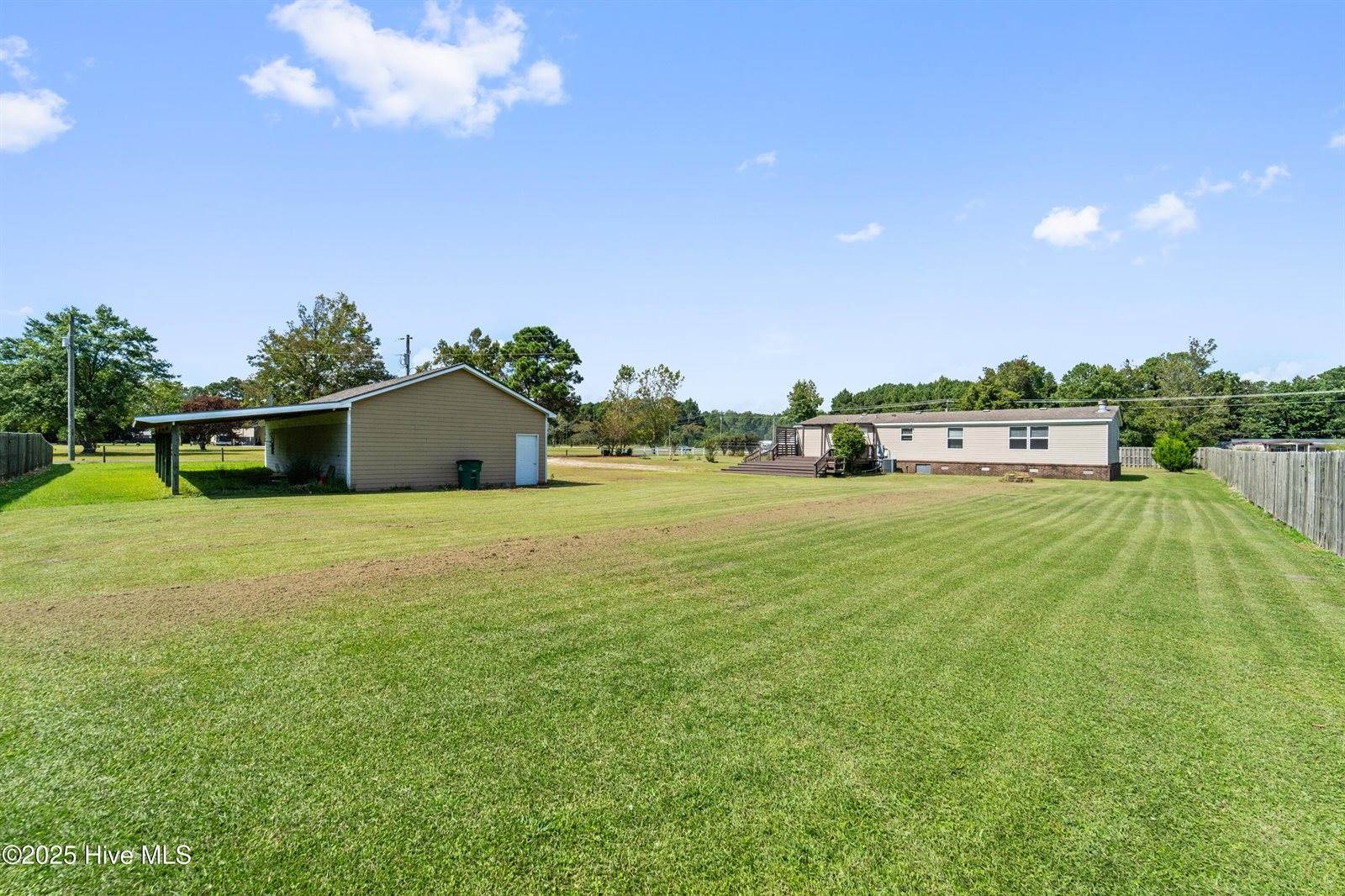 113 Old Hawkins Road, Hubert, NC 28539