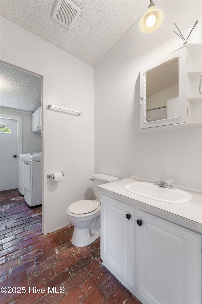 113 Old Hawkins Road, Hubert, NC 28539