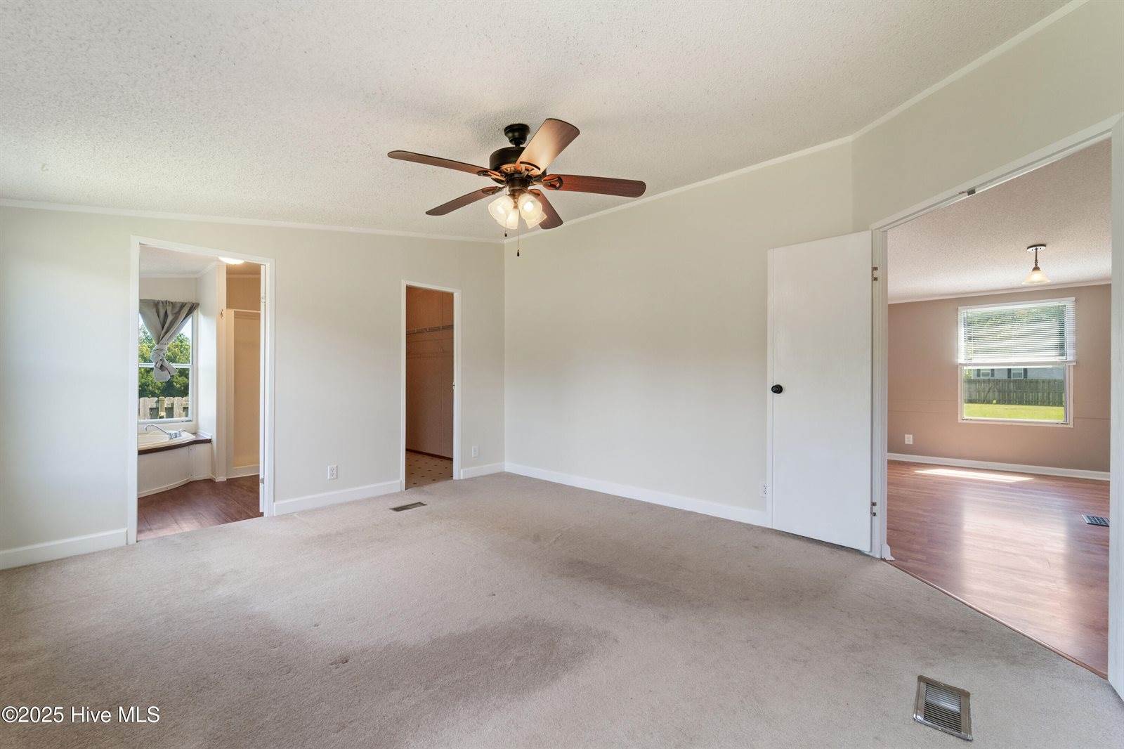 113 Old Hawkins Road, Hubert, NC 28539