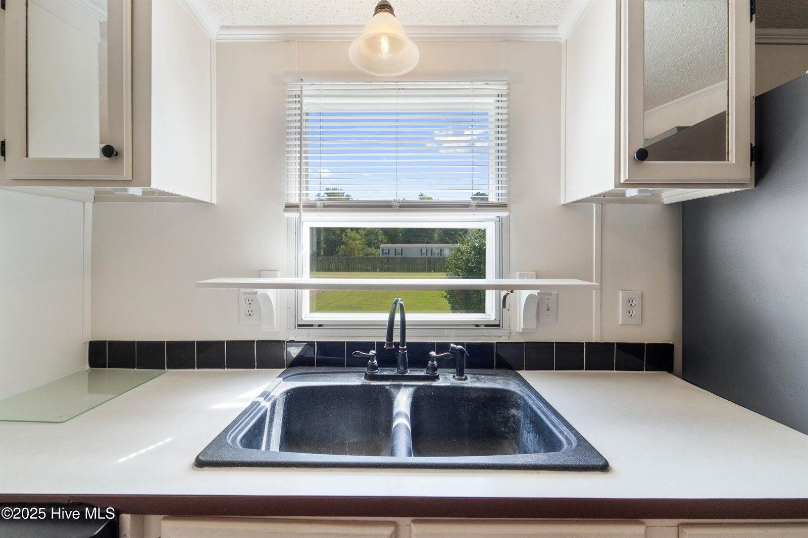 113 Old Hawkins Road, Hubert, NC 28539