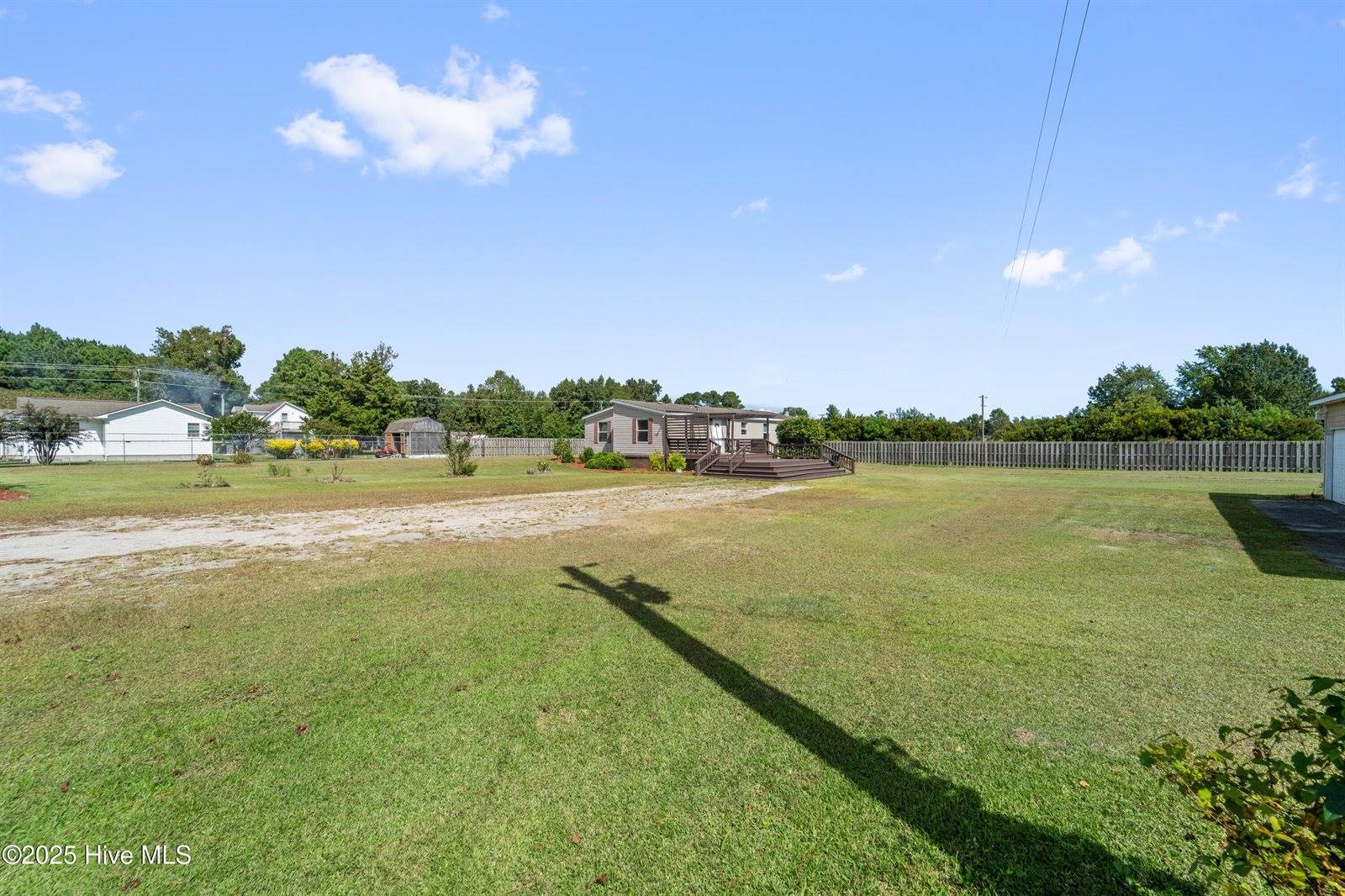 113 Old Hawkins Road, Hubert, NC 28539