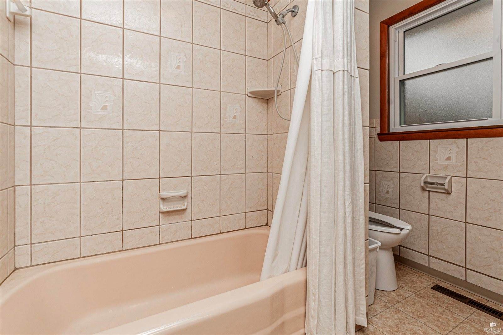 1201 South Garfield Street, Junction City, KS 66441