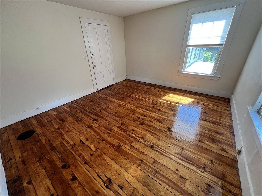 986 South East St, #A, Amherst, MA 01002