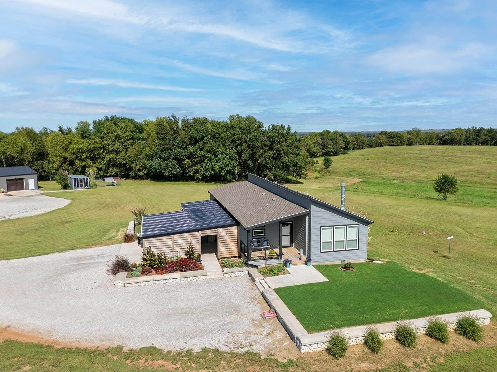 10562 212th Rd, Winfield, KS 67156