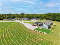 10562 212th Rd, Winfield, KS 67156