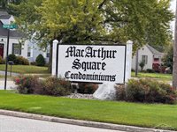 204 Provincial Ct #77 Court, Saginaw, MI 48638