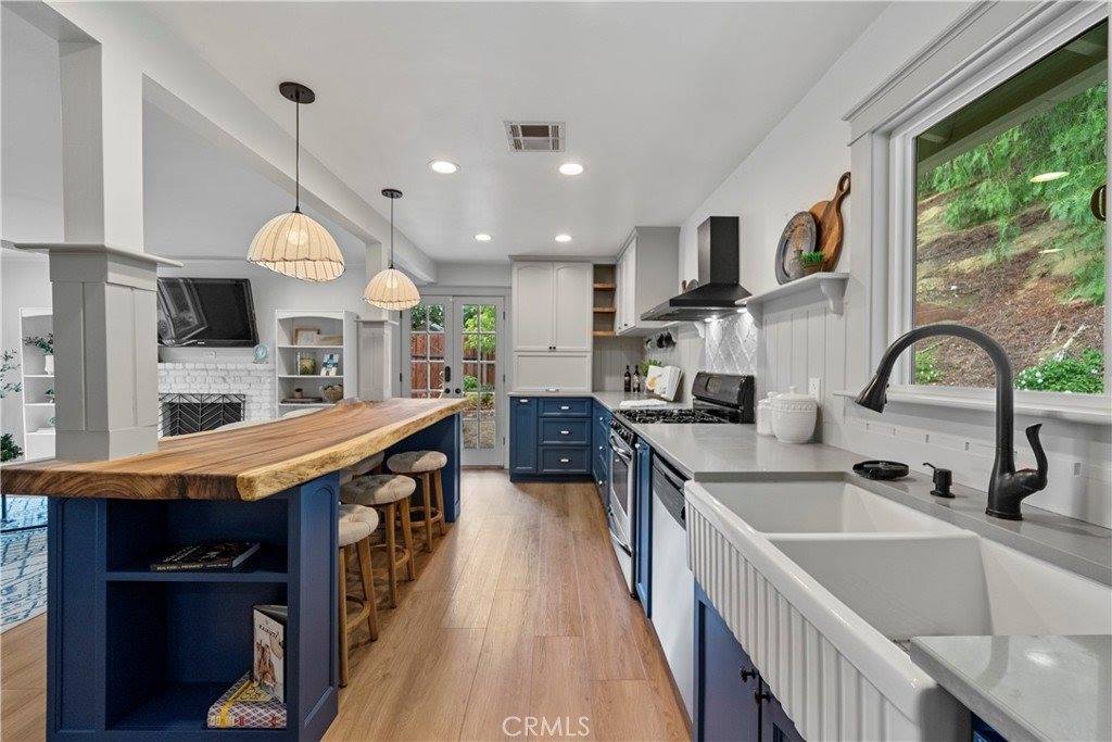 22403 Los Rogues, Saugus, CA 91350