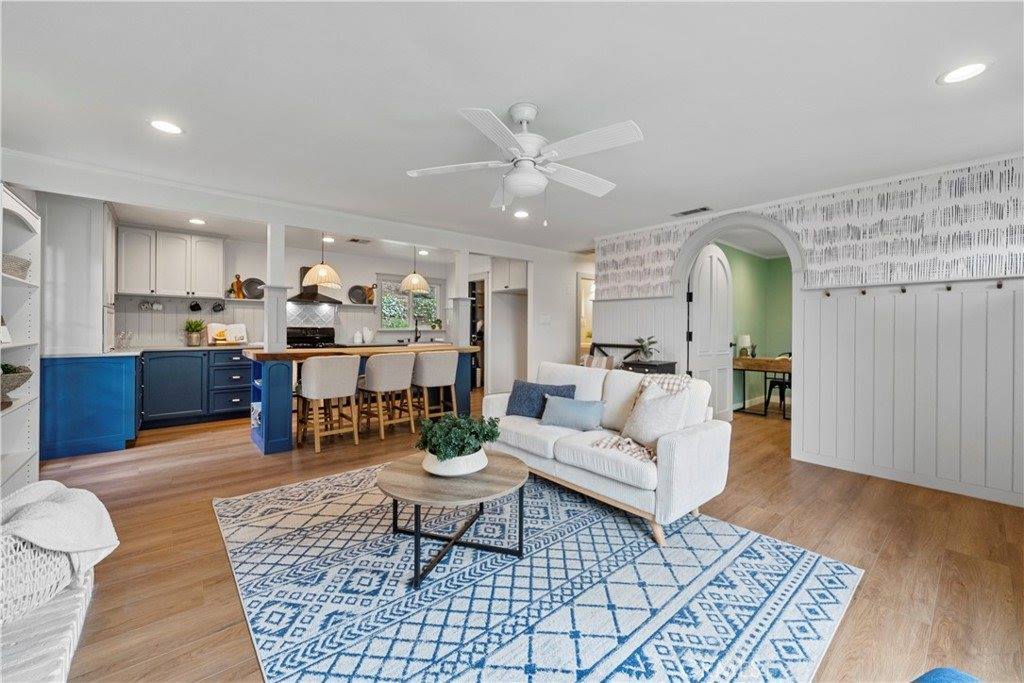 22403 Los Rogues, Saugus, CA 91350