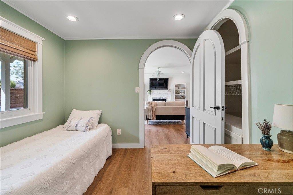 22403 Los Rogues, Saugus, CA 91350