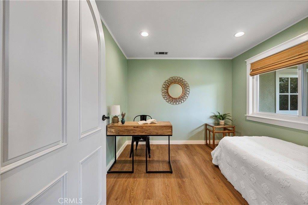 22403 Los Rogues, Saugus, CA 91350