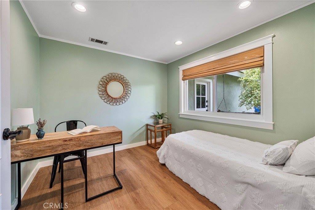 22403 Los Rogues, Saugus, CA 91350