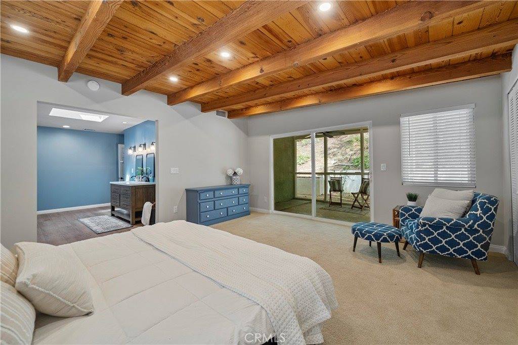 22403 Los Rogues, Saugus, CA 91350