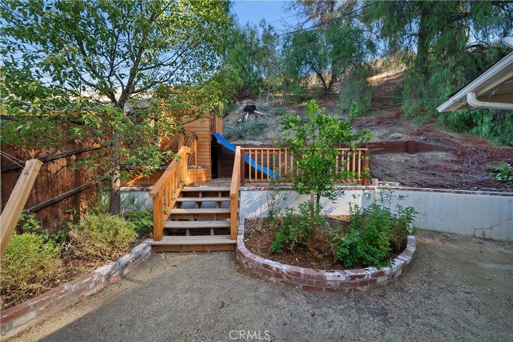 22403 Los Rogues, Saugus, CA 91350