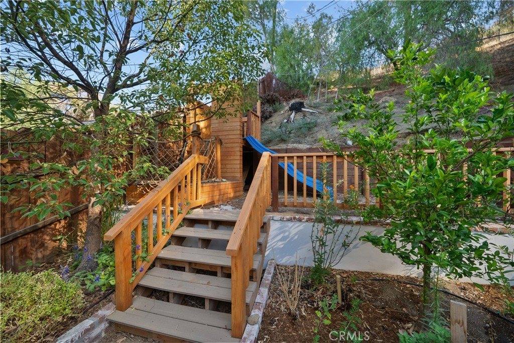 22403 Los Rogues, Saugus, CA 91350