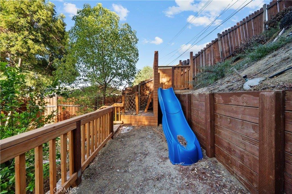 22403 Los Rogues, Saugus, CA 91350