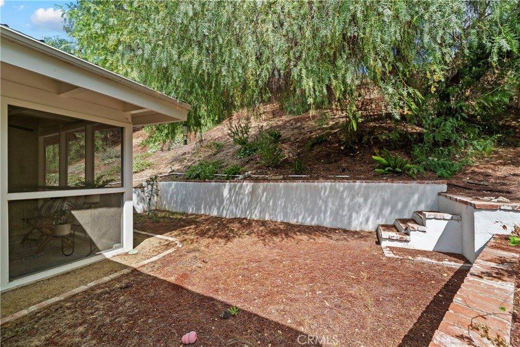 22403 Los Rogues, Saugus, CA 91350