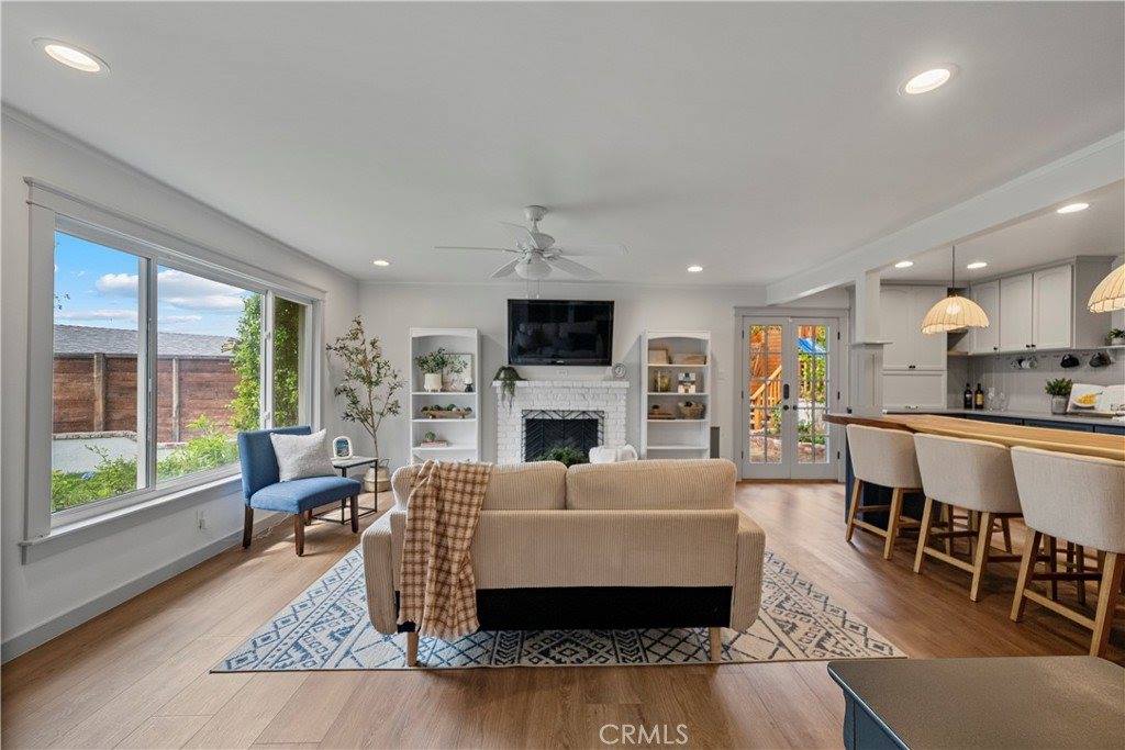 22403 Los Rogues, Saugus, CA 91350