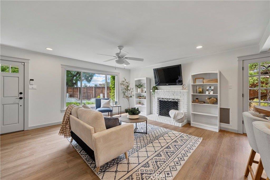 22403 Los Rogues, Saugus, CA 91350