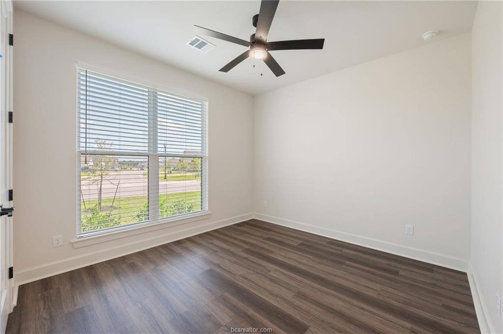 4388 Iron Mountain Dr, Bryan, TX 77802