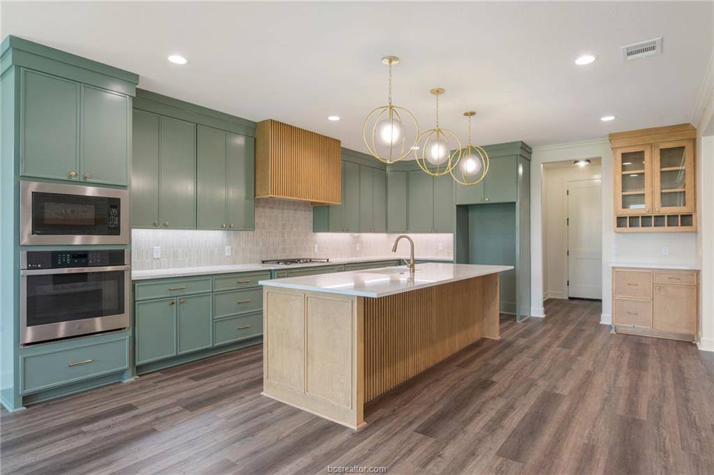 4388 Iron Mountain Dr, Bryan, TX 77802