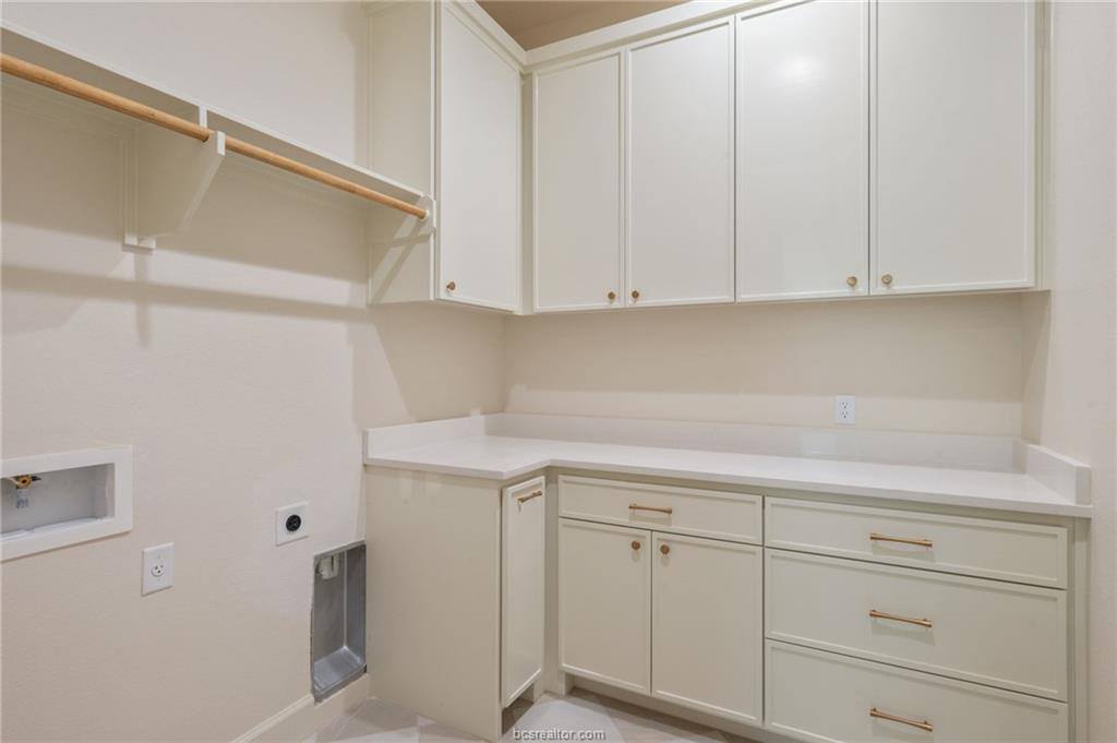 4388 Iron Mountain Dr, Bryan, TX 77802