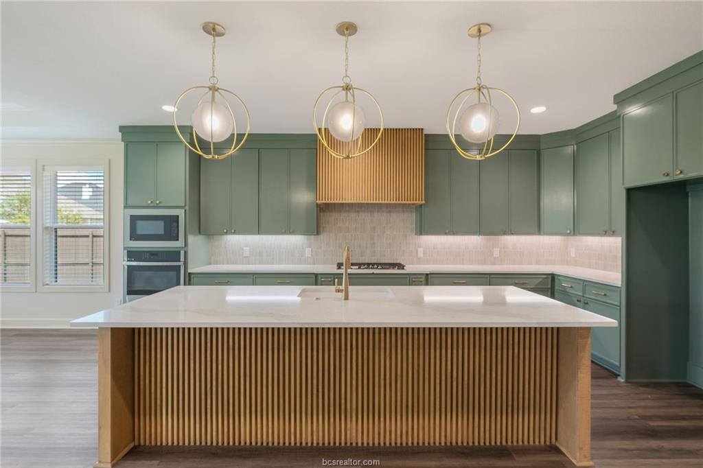 4388 Iron Mountain Dr, Bryan, TX 77802