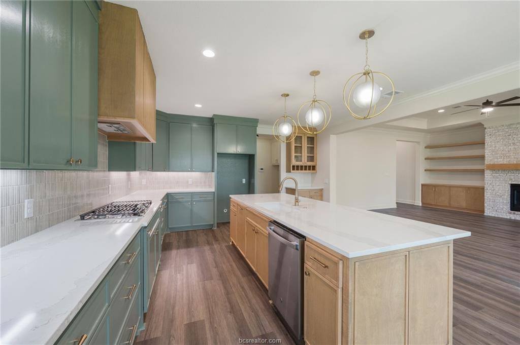 4388 Iron Mountain Dr, Bryan, TX 77802