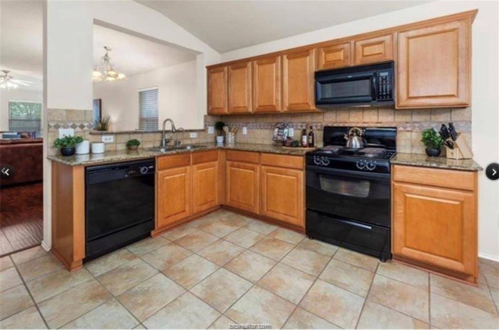 912 Whitewing Lane, College Station, TX 77845