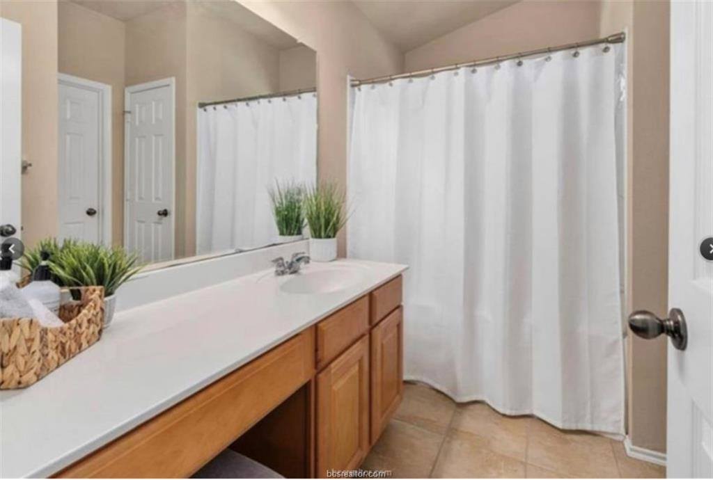 912 Whitewing Lane, College Station, TX 77845