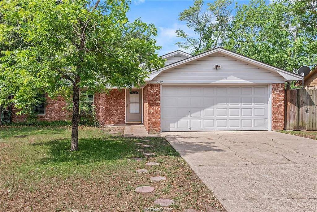 902 Holik Drive, College Station, TX 77840