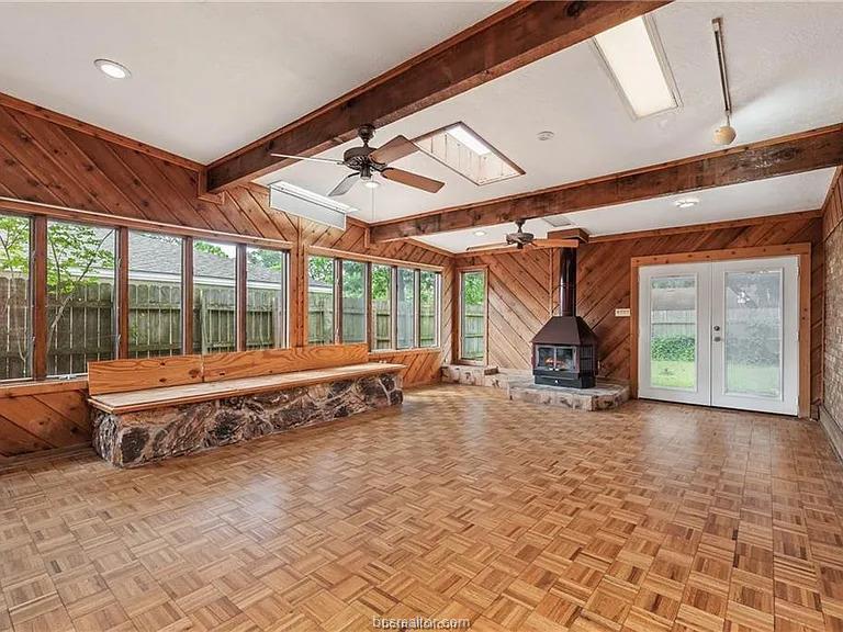 902 Holik Drive, College Station, TX 77840