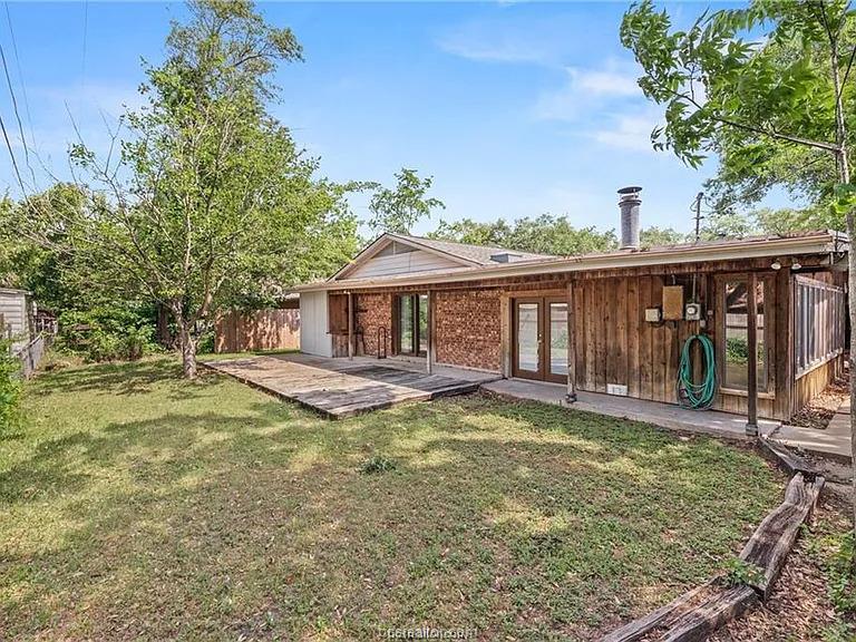 902 Holik Drive, College Station, TX 77840