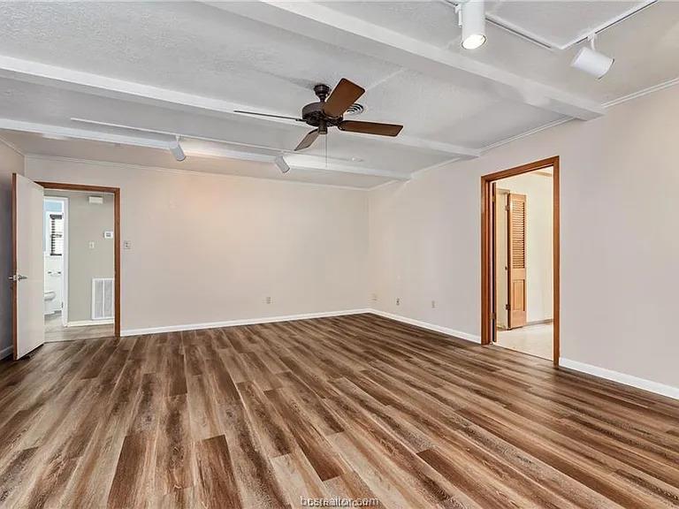 902 Holik Drive, College Station, TX 77840